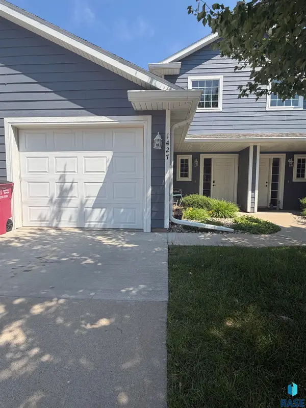 1427 N Conifer Pl, Sioux Falls, SD 57107