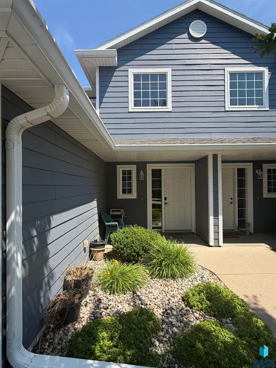 1427 N Conifer Pl, Sioux Falls, SD 57107 - #2