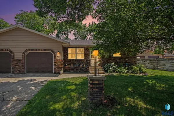 413 SE 8th St #4, Madison, SD 57042
