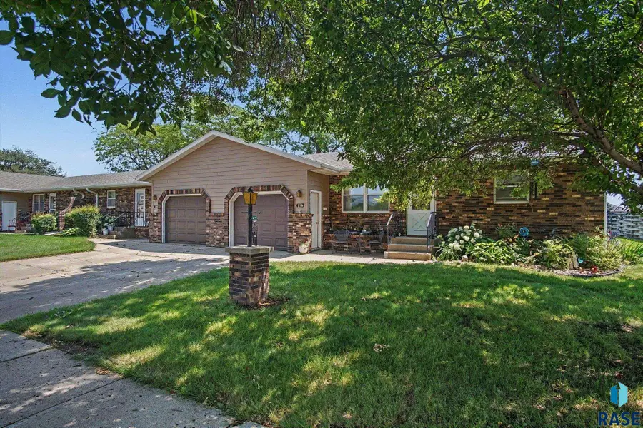 413 SE 8th St #4, Madison, SD 57042 - #3