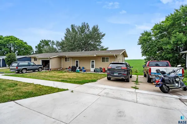 1008 4th St, Garretson, SD 57030