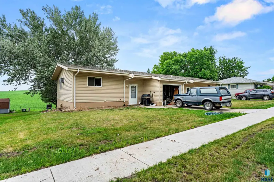 1008 4th St, Garretson, SD 57030 - #3