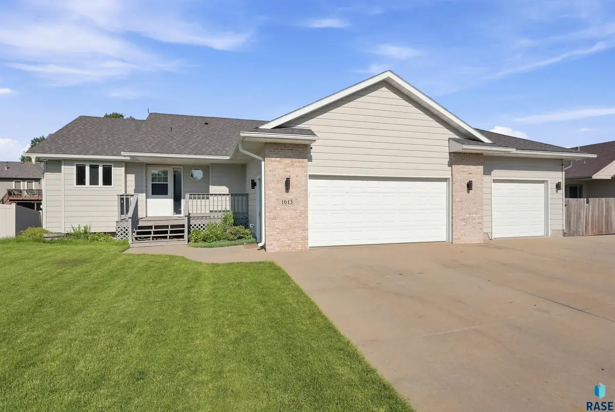 1613 S Purdue Ave, Sioux Falls, SD 57106 - #1