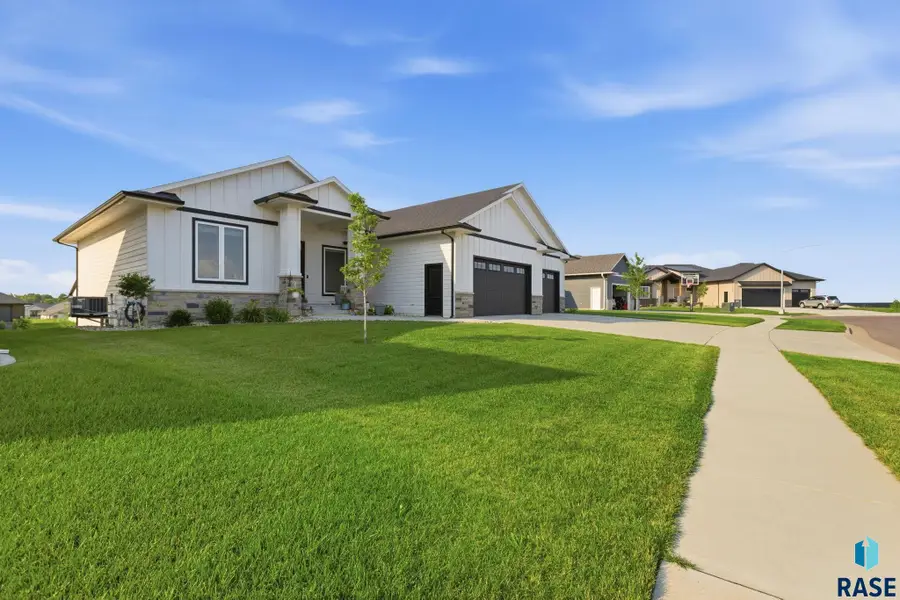 5600 E Daybreak Cir, Sioux Falls, SD 57110 - #2