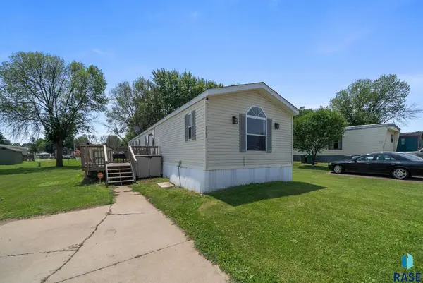 5703 W Owl Pl, Sioux Falls, SD 57107
