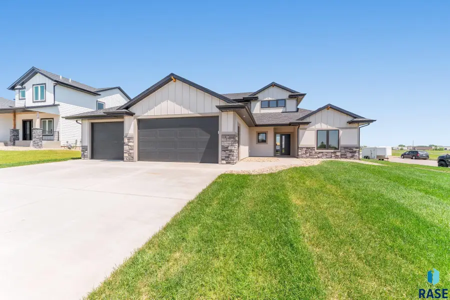 2700 N Sylvan Cir, Tea, SD 57064 - #2