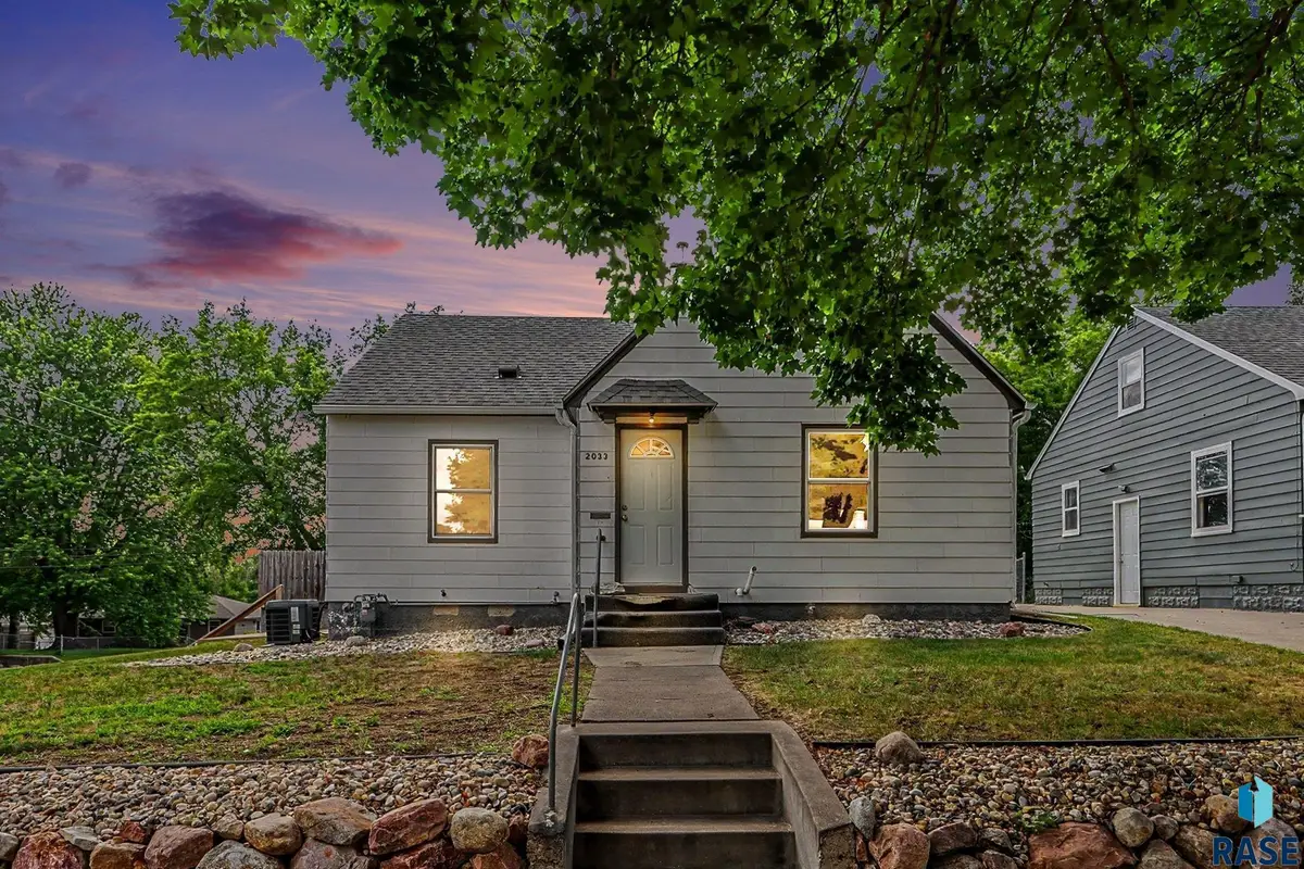 2033 S Euclid Ave, Sioux Falls, SD 57105 - #1