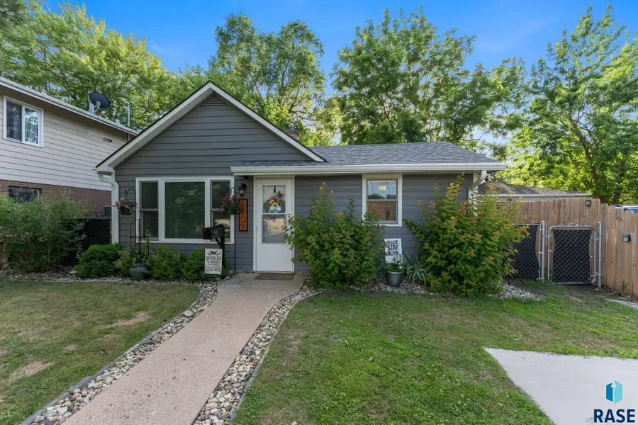 1409 S Van Eps Ave, Sioux Falls, SD 57105 - #2