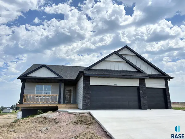 2700 S Copper Creek Ave, Sioux Falls, SD 57110