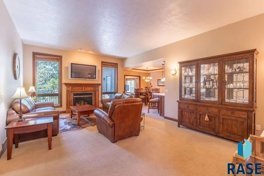 3401 S Pennant Pl, Sioux Falls, SD 57110 - #3