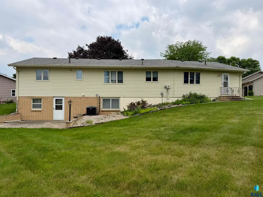 1111 Elm Cv, Luverne, MN 56156 - #3