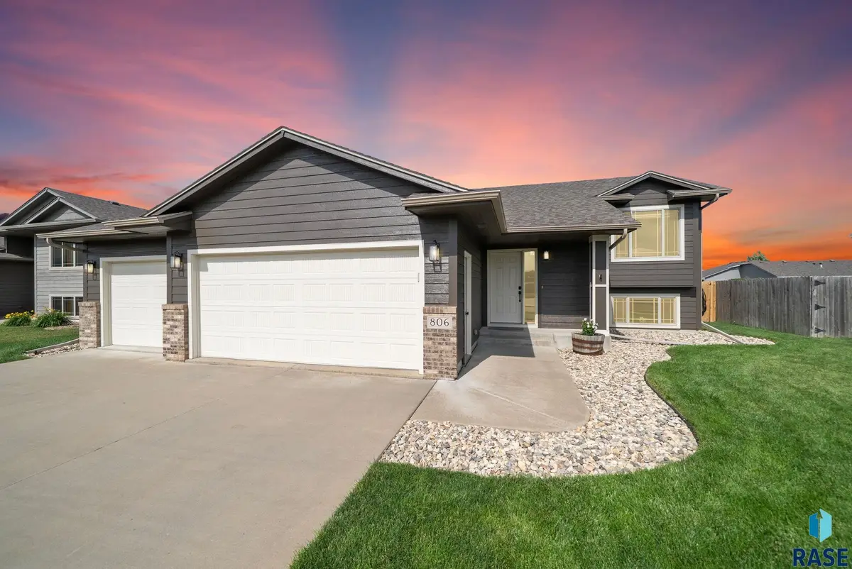 806 Rosewood Dr, Harrisburg, SD 57032 - #1