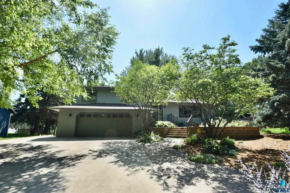 2421 E Marson Dr, Sioux Falls, SD 57103 - #1