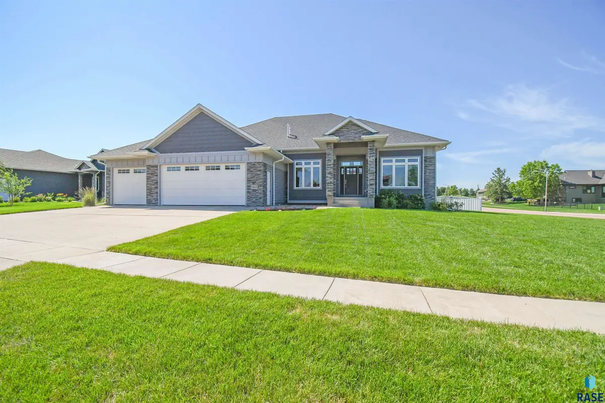 9209 W Dragonfly Dr, Sioux Falls, SD 57107 - #1