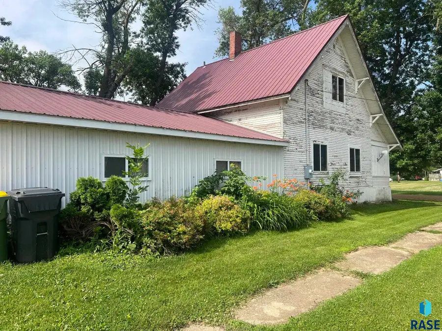 300 Ridge St, Jasper, MN 56144 - #2