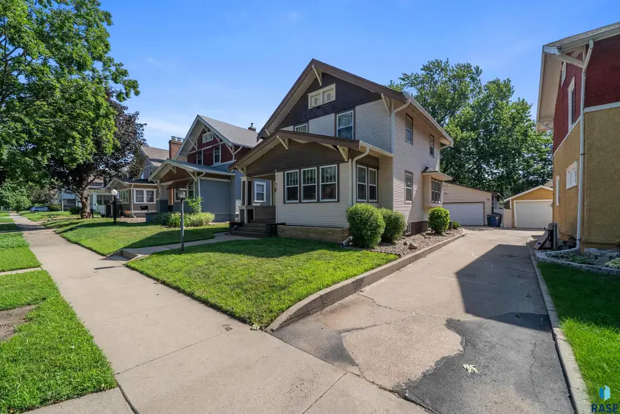 812 S Summit Ave, Sioux Falls, SD 57104 - #2