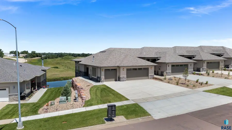 7804 E Bull Pine Trl, Sioux Falls, SD 57110 - #2
