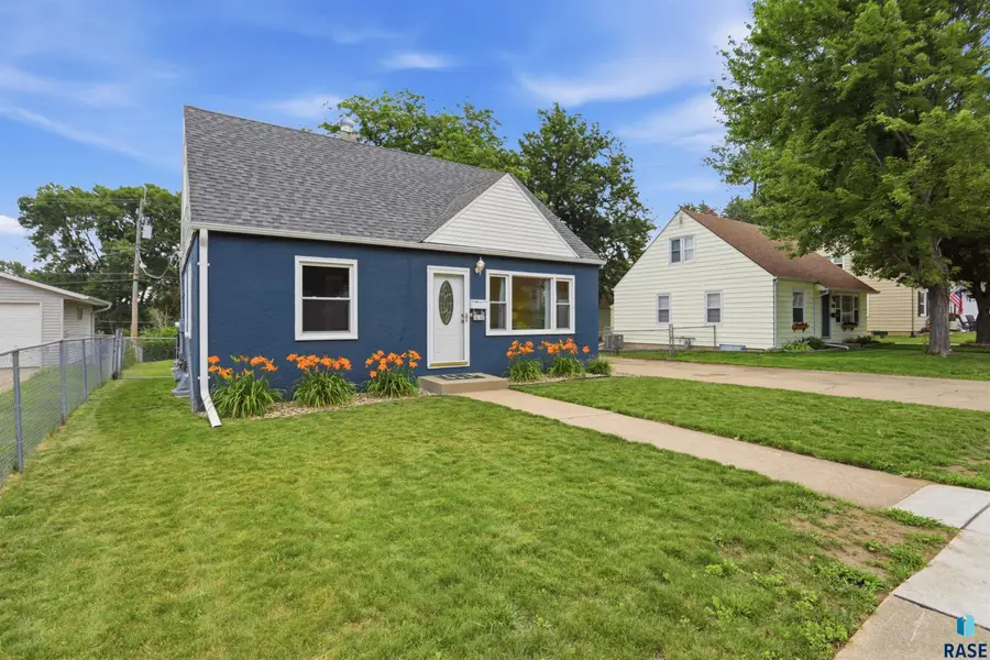 1636 S Frederick Dr, Sioux Falls, SD 57105 - #3
