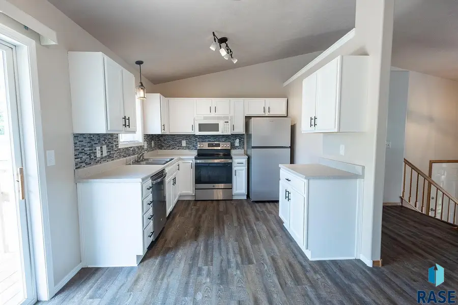 5905 S Cain Ave, Sioux Falls, SD 57106 - #3