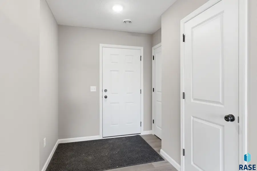 6508 W Goldberg Dr, Sioux Falls, SD 57107 - #2