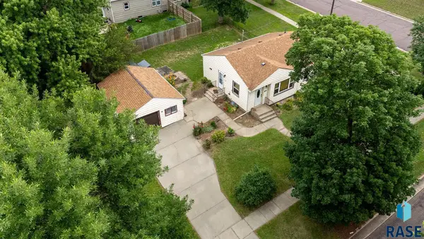 808 2nd St, Garretson, SD 57030
