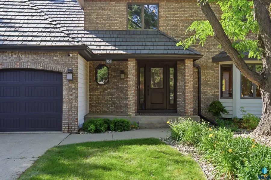 904 W Chicory Ln, Sioux Falls, SD 57108 - #2