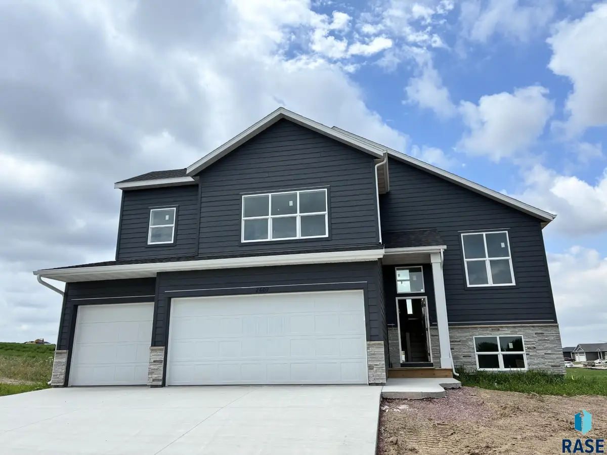 2609 S Copper Creek Ave, Sioux Falls, SD 57110 - #1