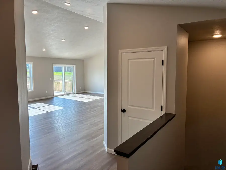 2608 S Copper Creek Ave, Sioux Falls, SD 57110 - #2