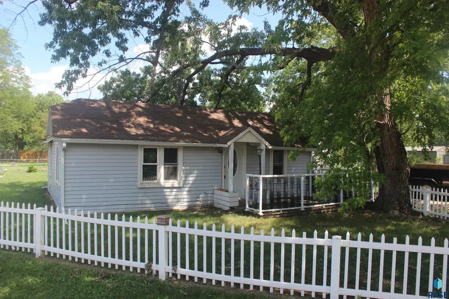 1014 Kennedy Dr, Yankton, SD 57078 - #3
