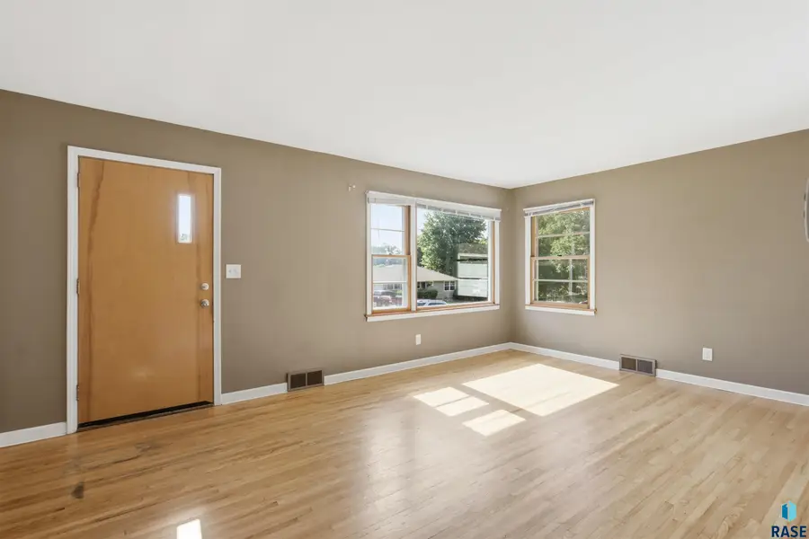 1909 S Jefferson Ave, Sioux Falls, SD 57105 - #2