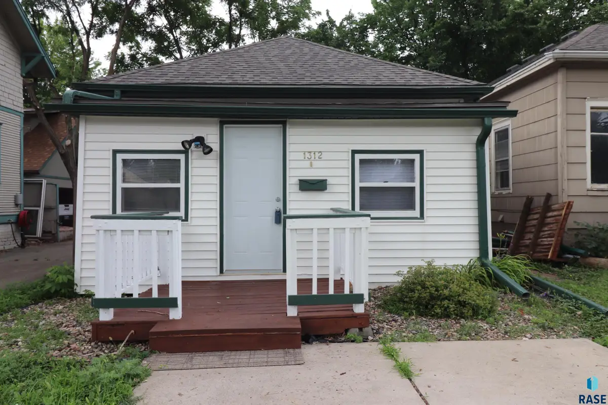1312 E 5th St, Sioux Falls, SD 57103 - #1