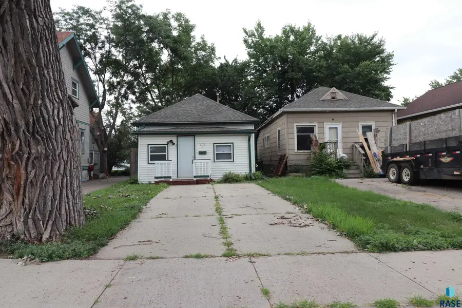 1312 E 5th St, Sioux Falls, SD 57103 - #3