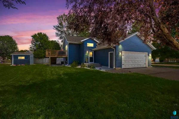 112 W River Oak Ct, Brandon, SD 57005