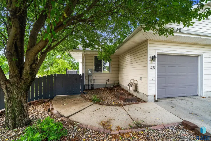 3737 E Mission St, Sioux Falls, SD 57103 - #2