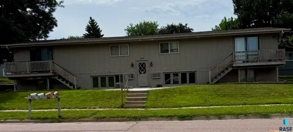 2601 Pioneer Trl, Sioux Falls, SD 57103