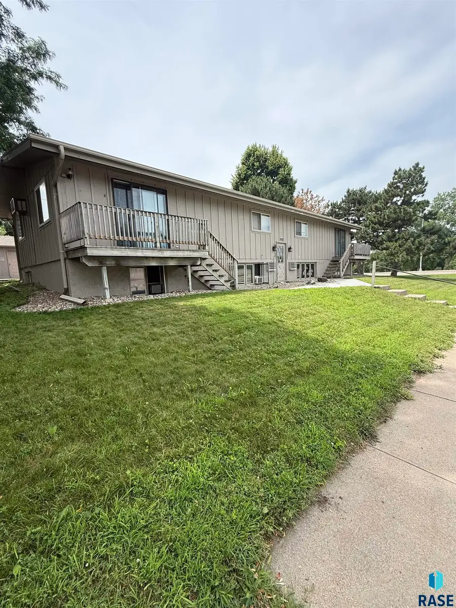 2601 Pioneer Trl, Sioux Falls, SD 57103 - #2