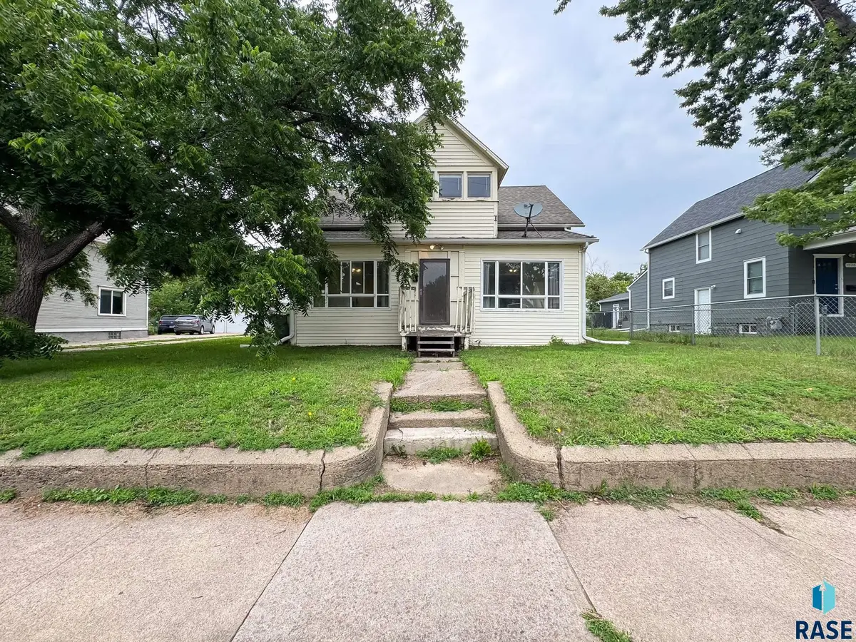 1324 E 6th St, Sioux Falls, SD 57103 - #1