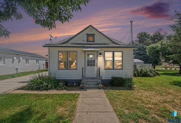402 S Maple St, Howard, SD 57349