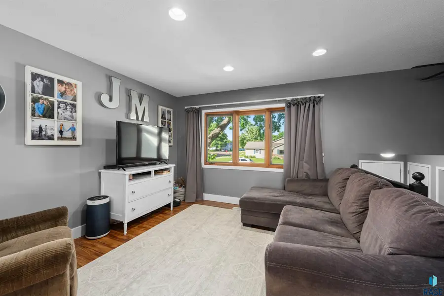 2309 S Dover Dr, Sioux Falls, SD 57106 - #2