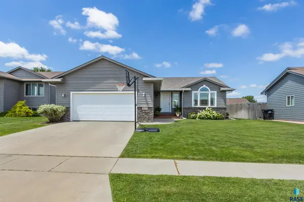 3113 S Triple Play Ave, Sioux Falls, SD 57110