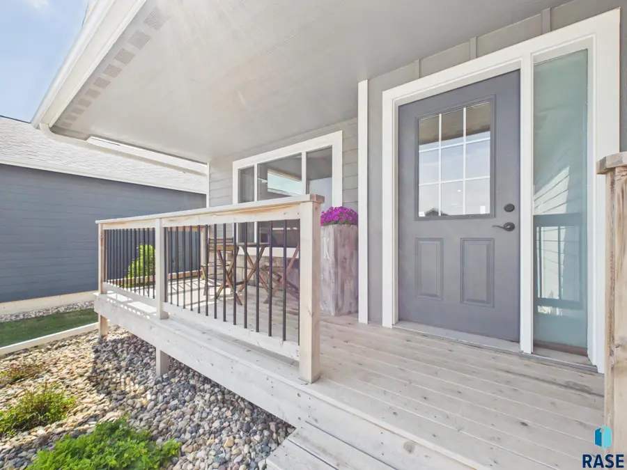 E 49th St, Sioux Falls, SD 57110 - #3
