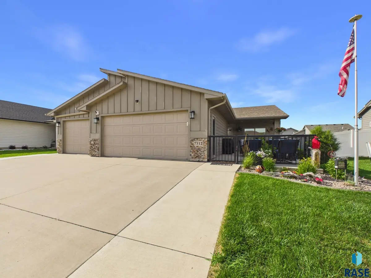 7312 E Lystra St, Sioux Falls, SD 57110 - #1