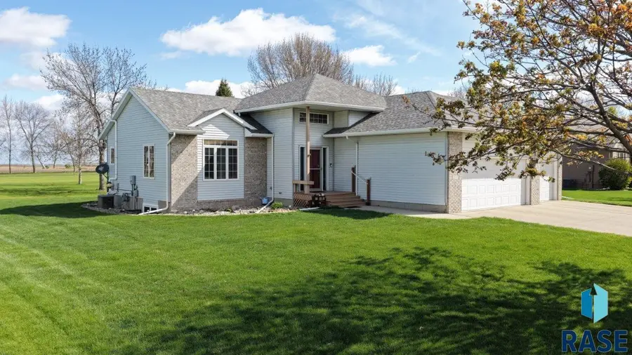606 Par Tee Dr, Hartford, SD 57033 - #2