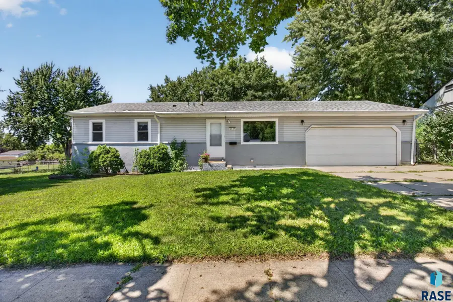 1325 S Annway Dr, Sioux Falls, SD 57103 - #2