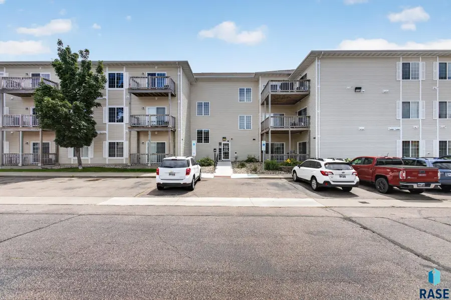 7434 S Louise Ave #303, Sioux Falls, SD 57108 - #2