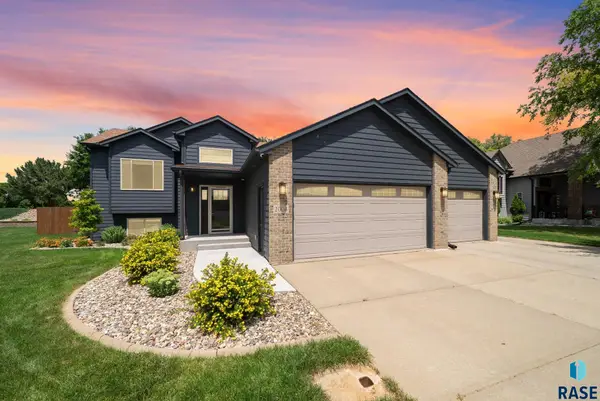 2004 E Briar Den Ct, Sioux Falls, SD 57108