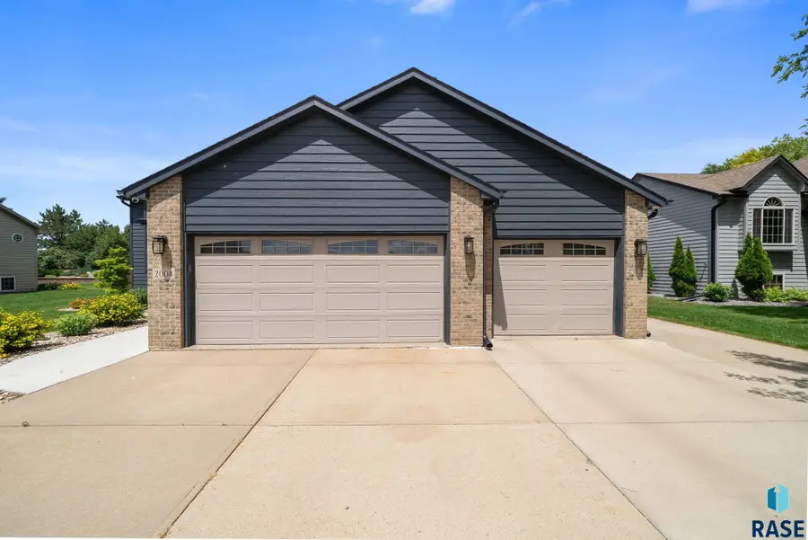 2004 E Briar Den Ct, Sioux Falls, SD 57108 - #2