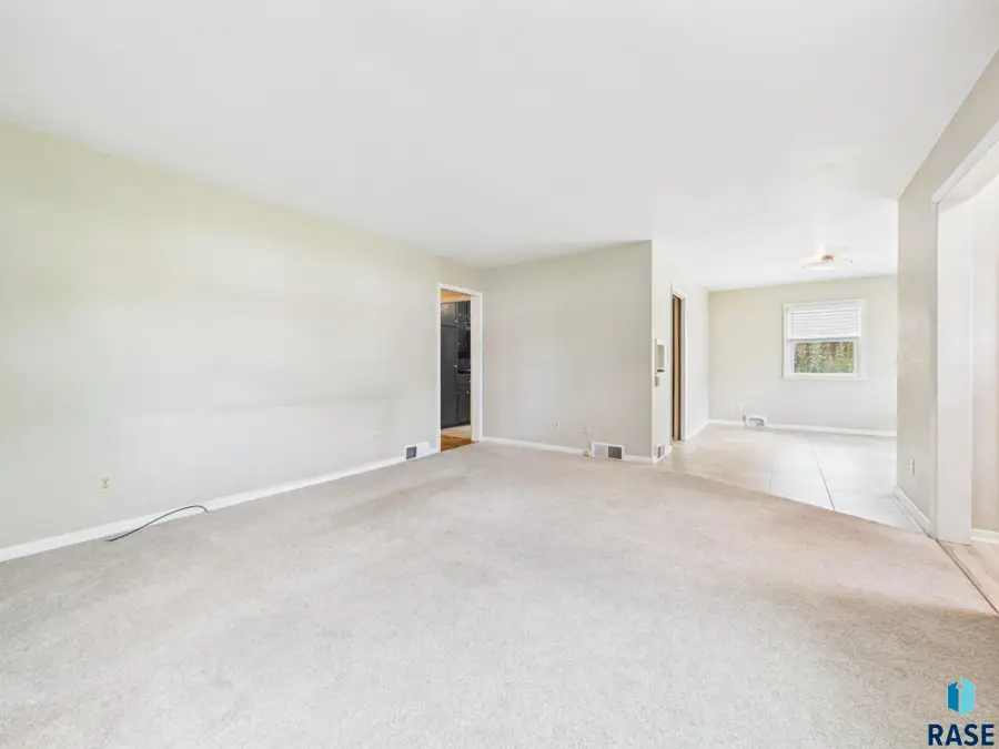 1608 S Sherman Ave, Sioux Falls, SD 57105 - #3