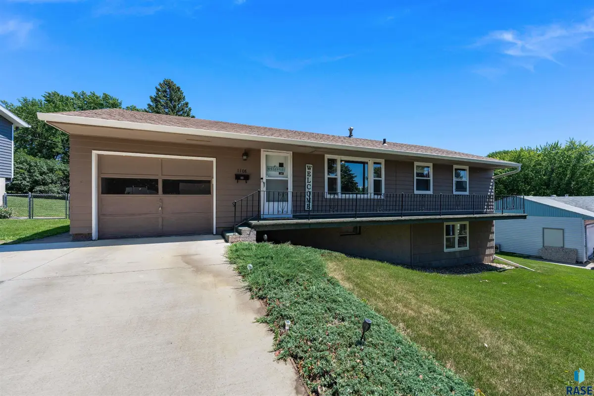 1108 S Laurie Dr, Sioux Falls, SD 57103 - #1