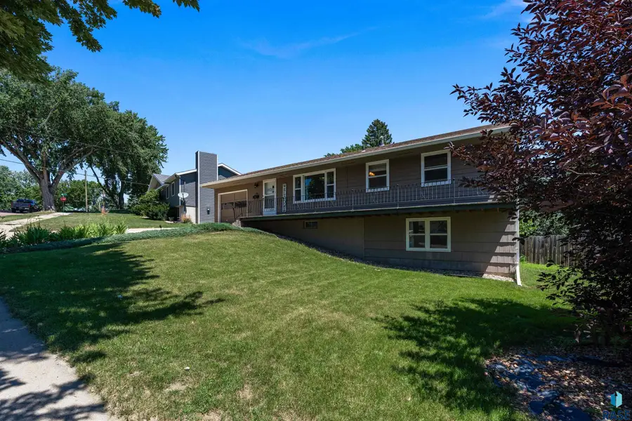 1108 S Laurie Dr, Sioux Falls, SD 57103 - #3